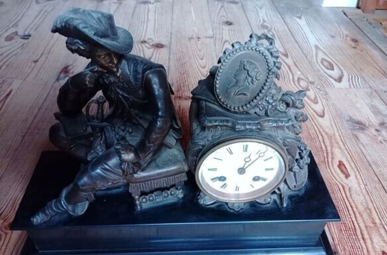 Horloge ancienne mousquetaire