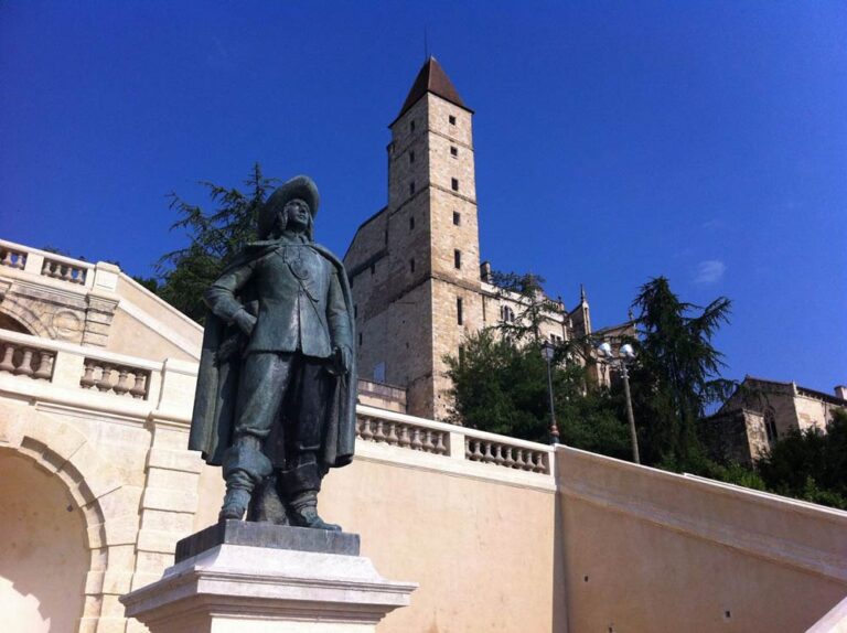 Statue of d'Artagnan in Auch (France)